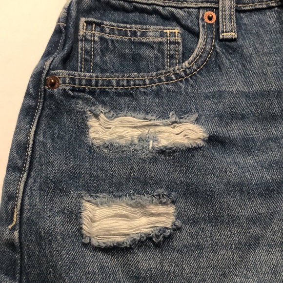 Woman’s distressed hi-rise shorts - Picture 5 of 9